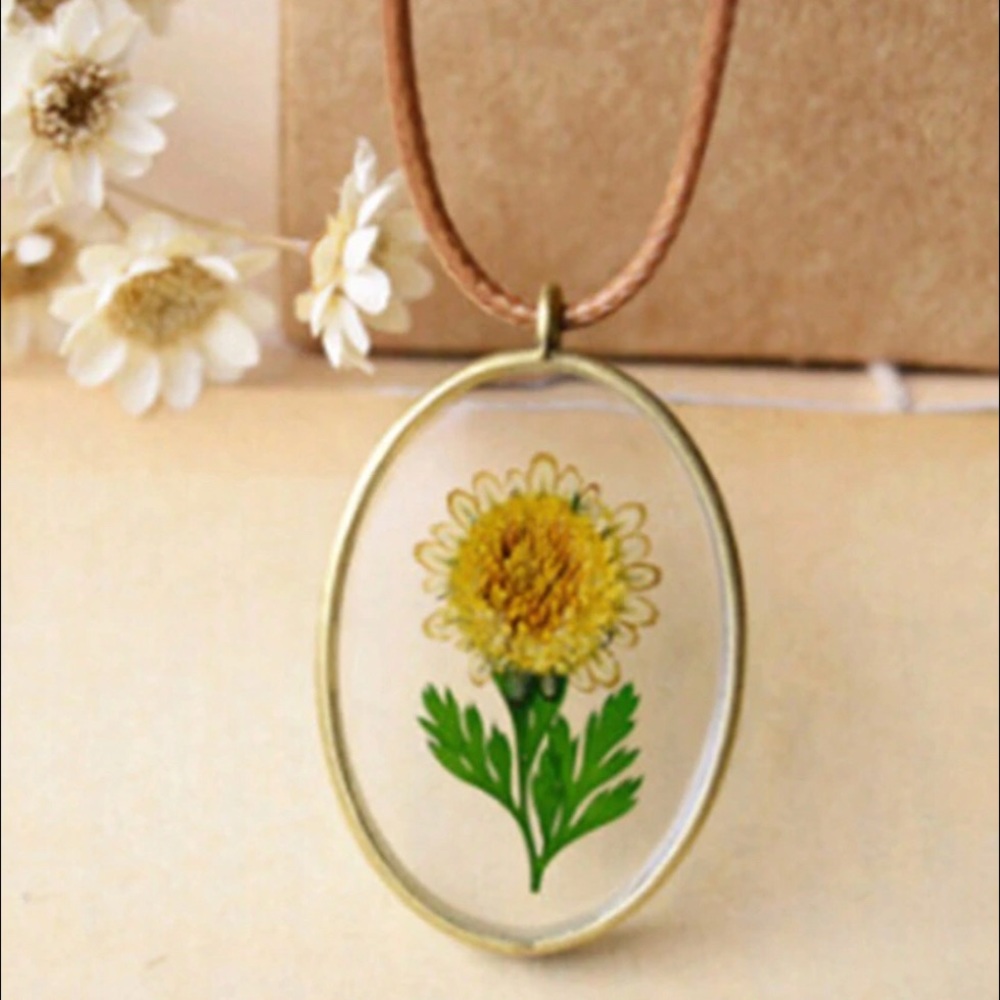 FREE SHIPPING- Pressed flower necklace 🌺